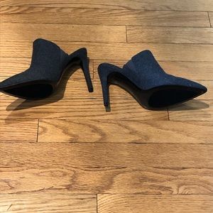 New in box Banana Republic grey mules size 6.5